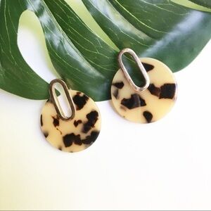 Mia Earrings in light brown